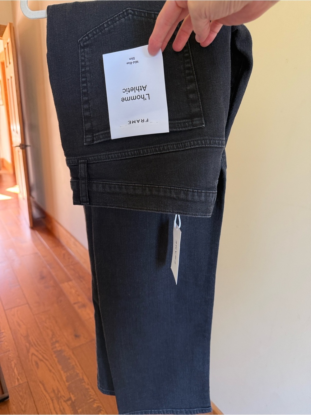 Frame Denim L'homme Athletic Mid-Rise Slim Pants in Black